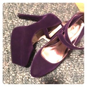 Purple pumps
